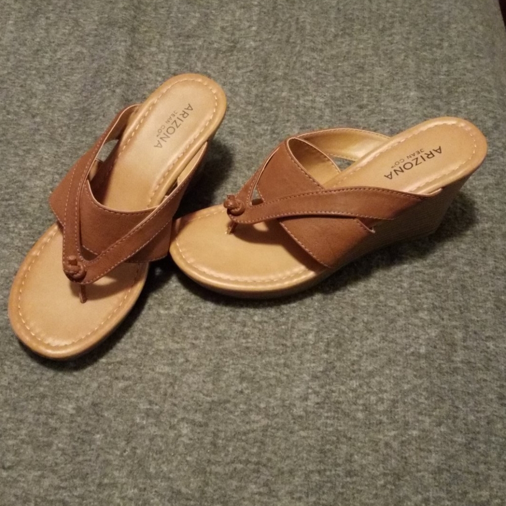 Arizona Jean Co brown wedge sandals
